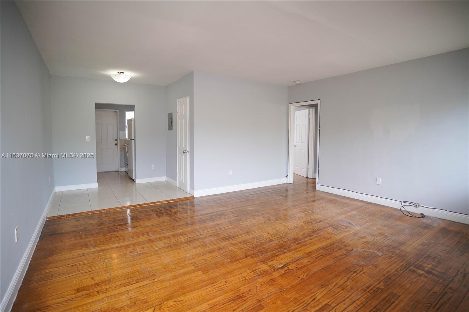 8321 Crespi Blvd Property Photo 11