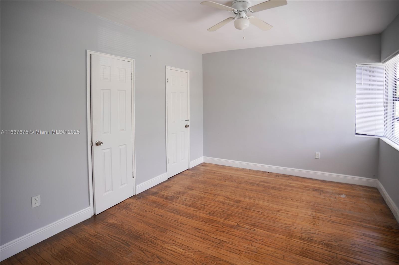 8321 Crespi Blvd Property Photo 14