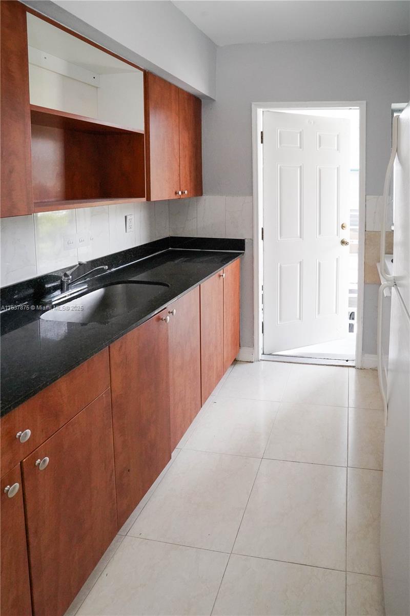 8321 Crespi Blvd Property Photo 15