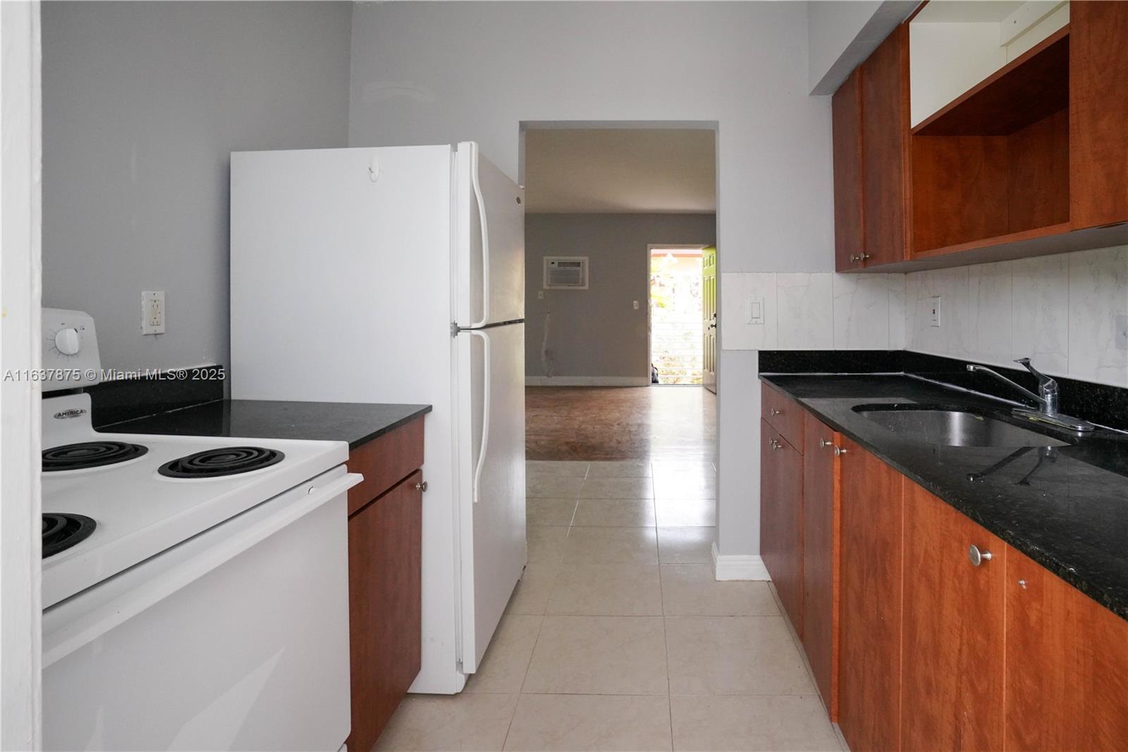 8321 Crespi Blvd Property Photo 16