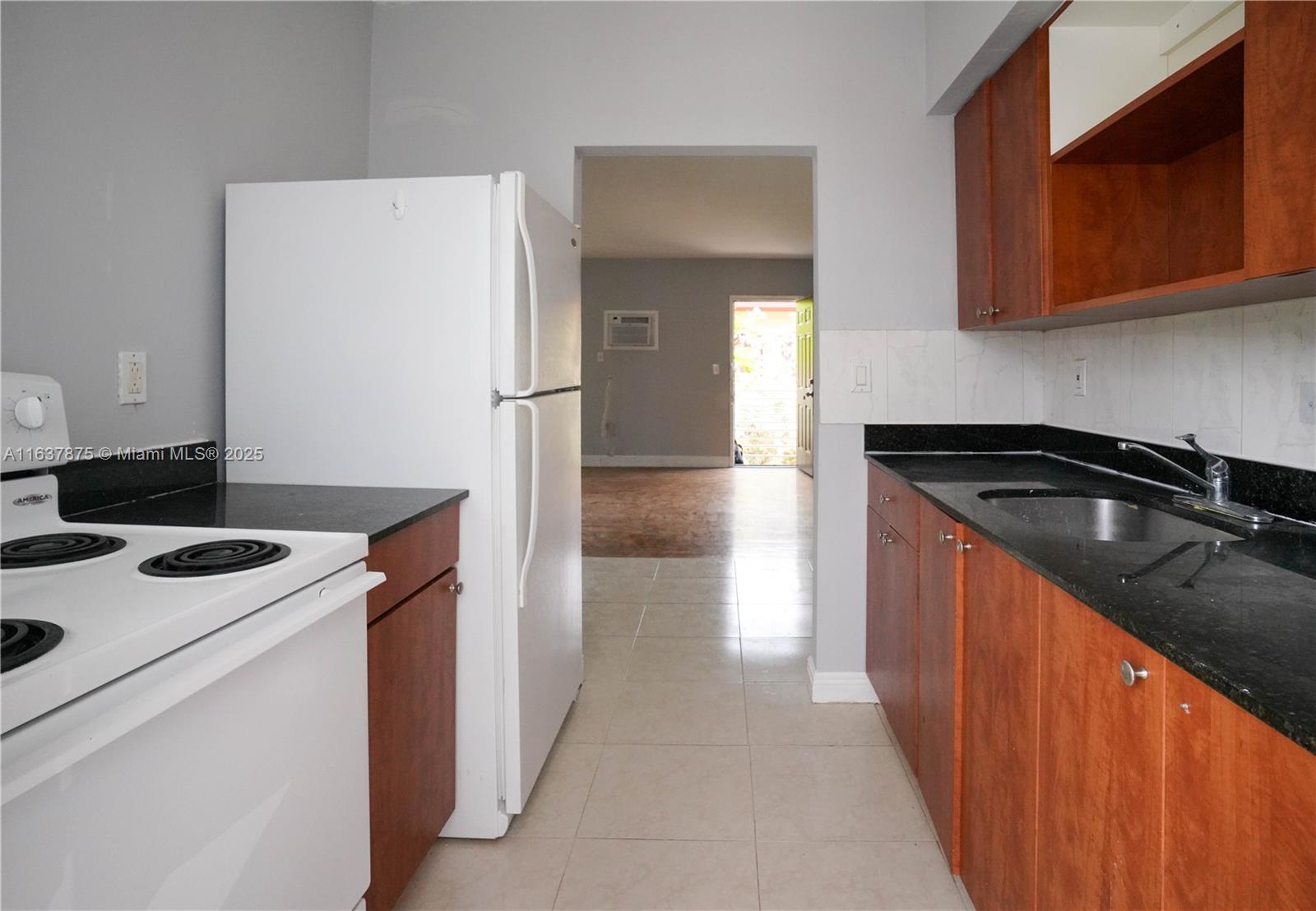 8321 Crespi Blvd Property Photo 17