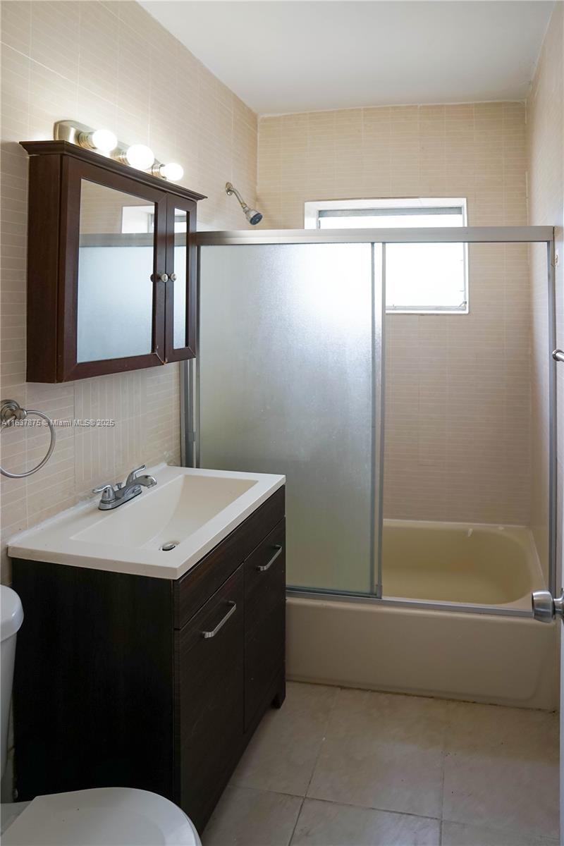 8321 Crespi Blvd Property Photo 19