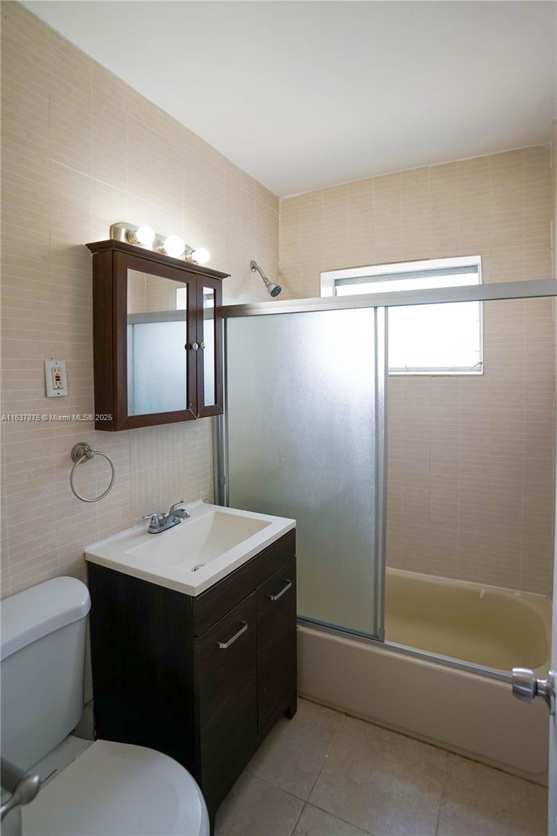 8321 Crespi Blvd Property Photo 20