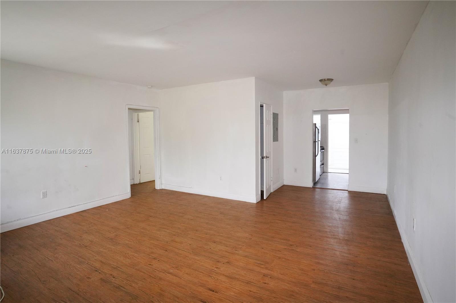 8321 Crespi Blvd Property Photo 21
