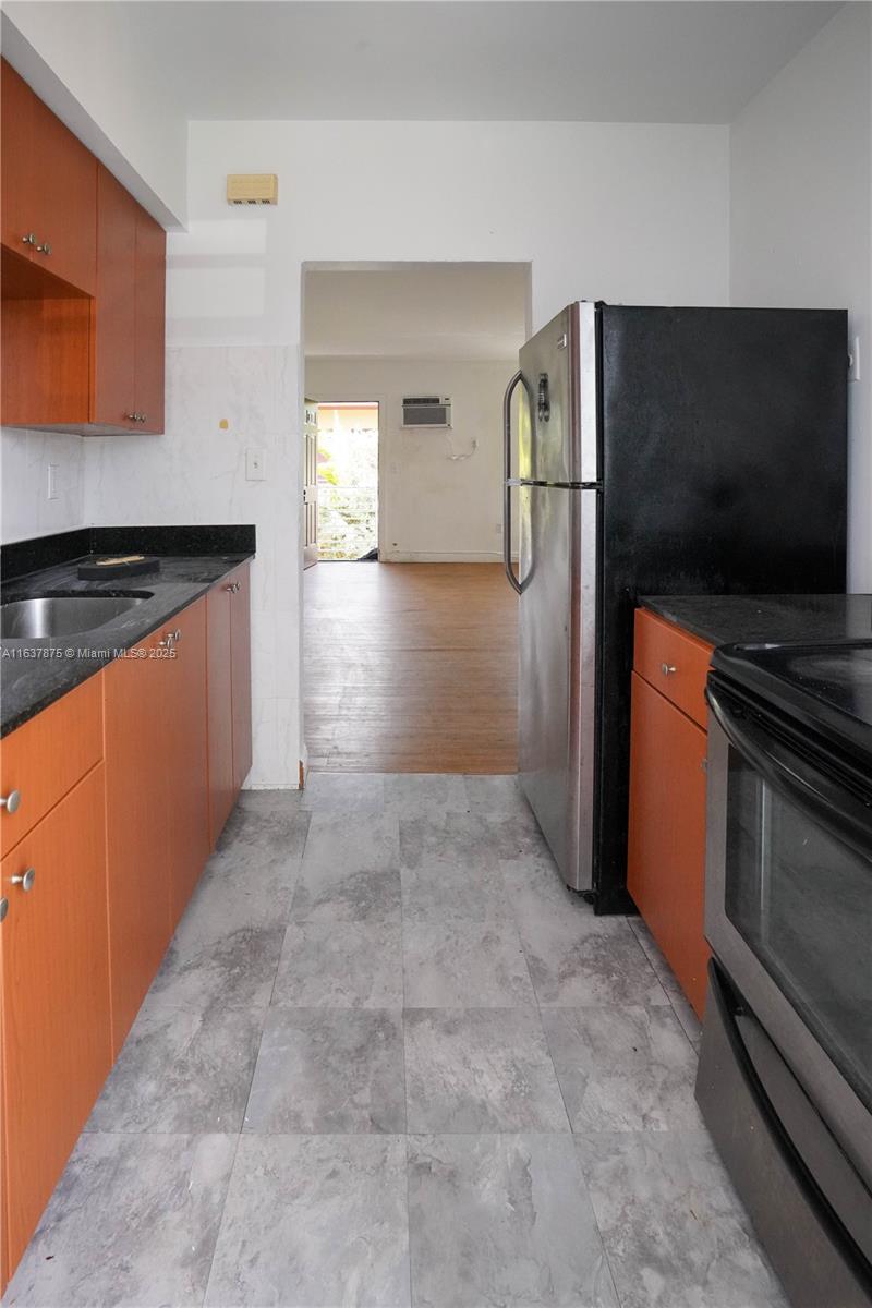 8321 Crespi Blvd Property Photo 25
