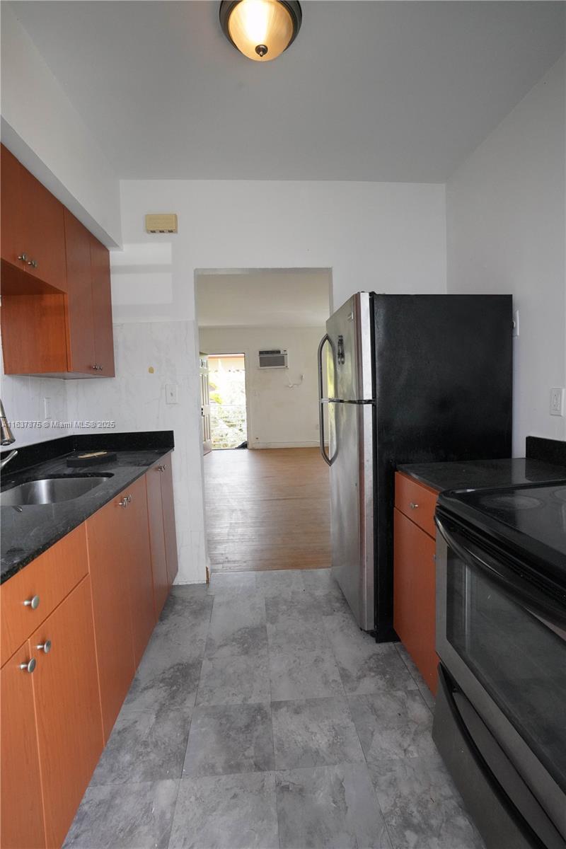 8321 Crespi Blvd Property Photo 27