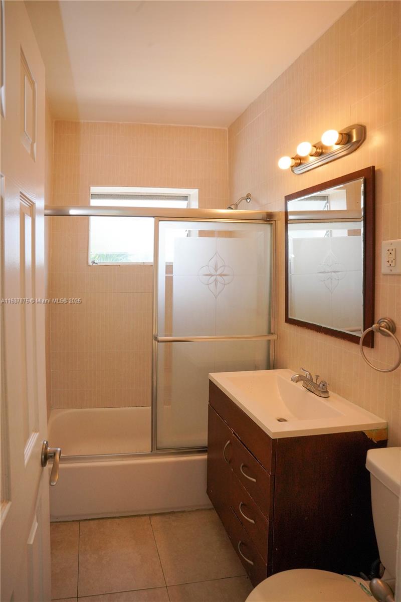 8321 Crespi Blvd Property Photo 28