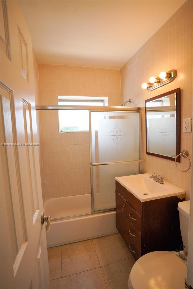 8321 Crespi Blvd Property Photo 29