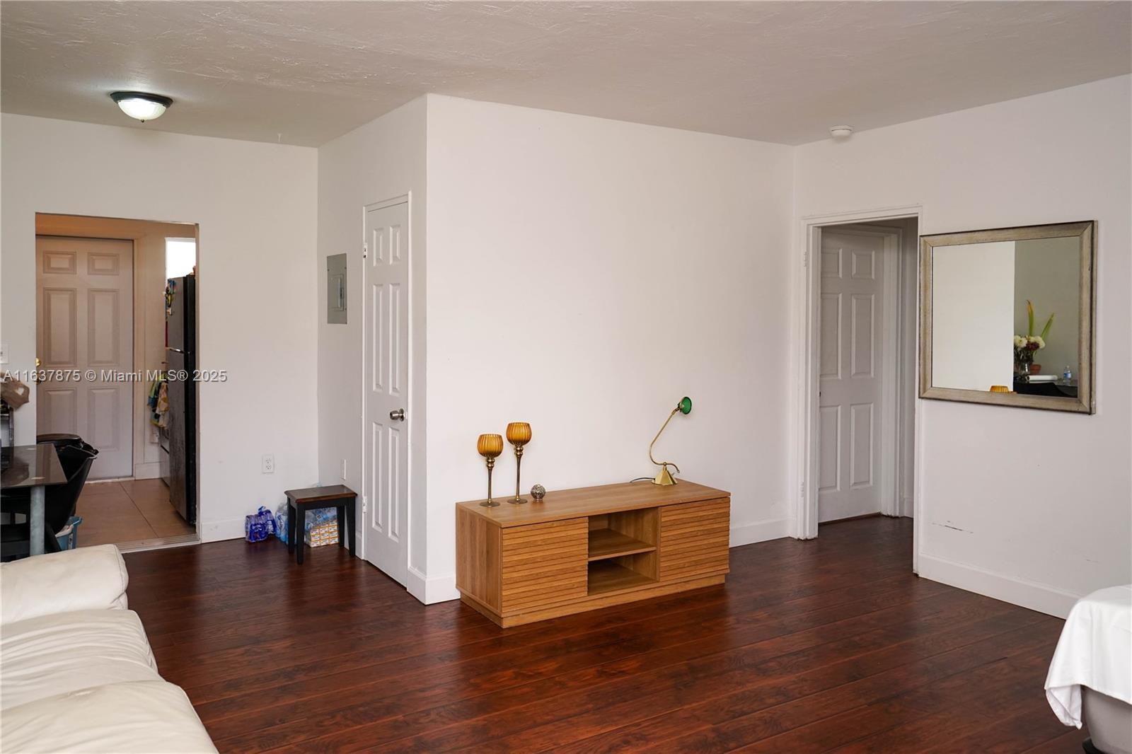 8321 Crespi Blvd Property Photo 31