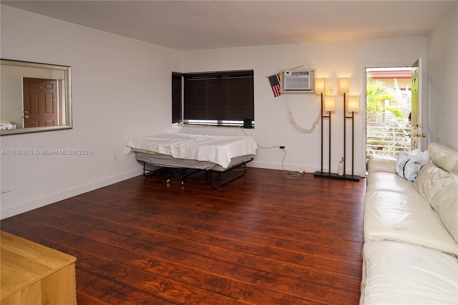 8321 Crespi Blvd Property Photo 32