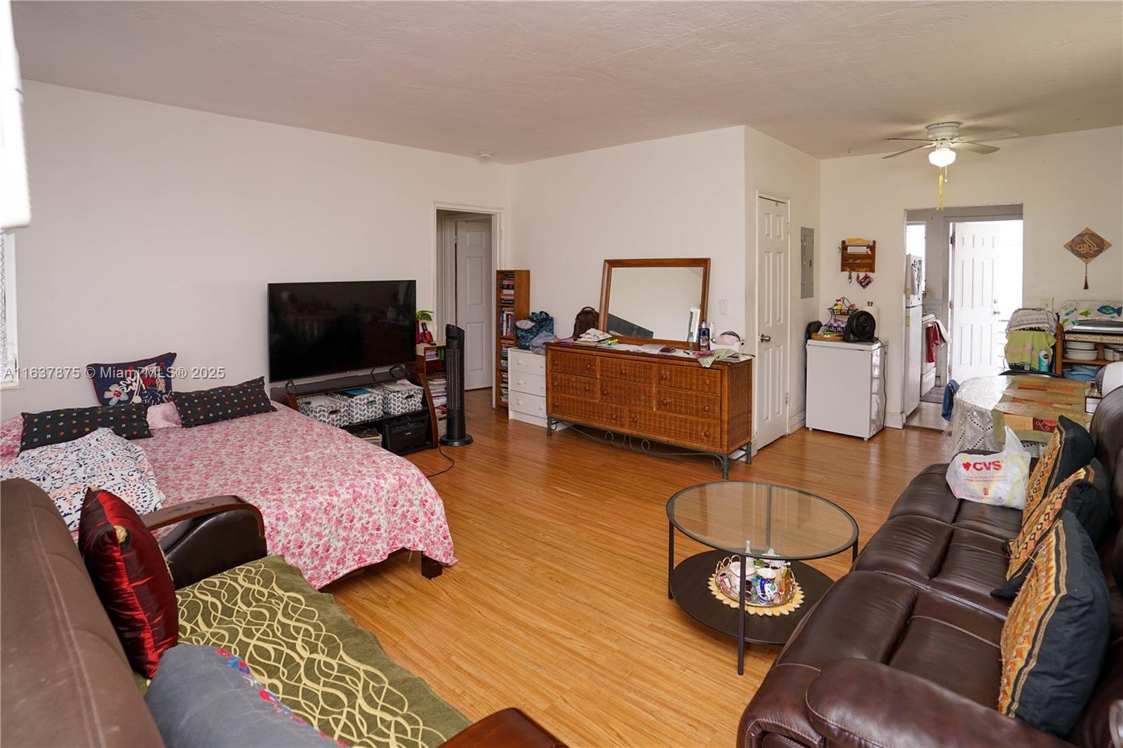 8321 Crespi Blvd Property Photo 33