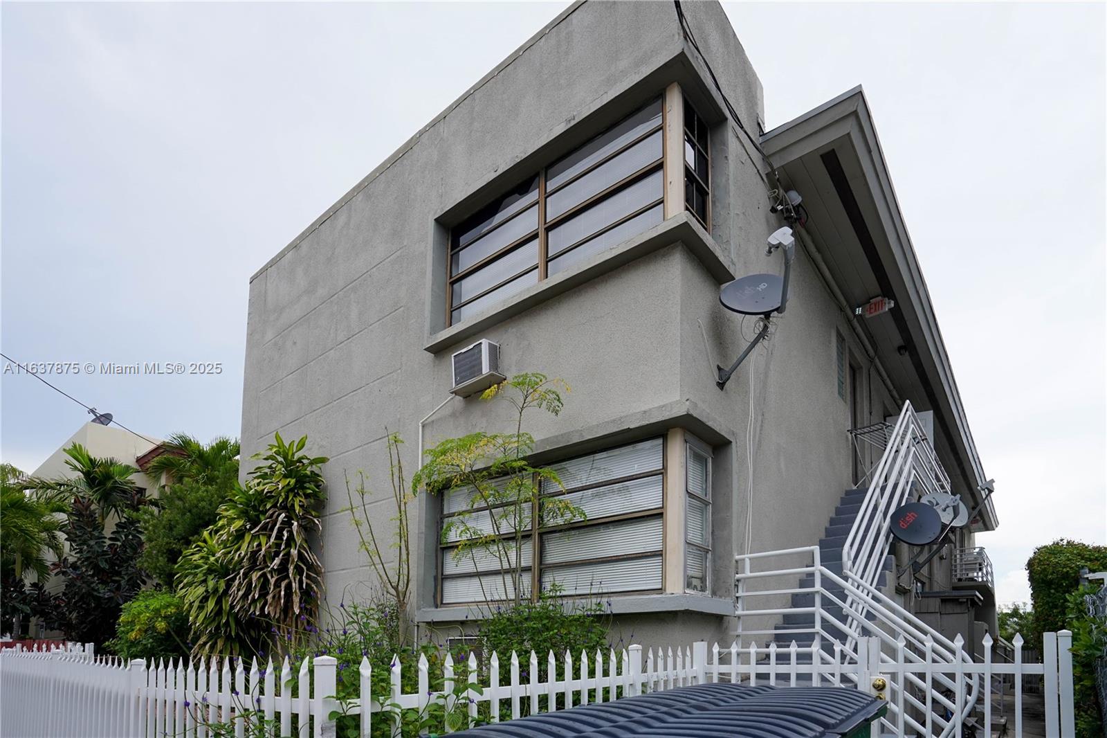 8321 Crespi Blvd Property Photo 47