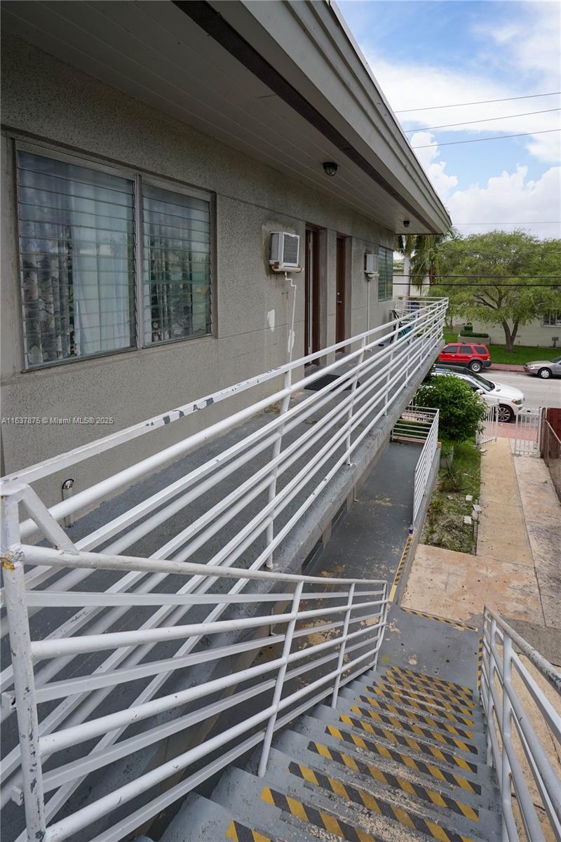 8321 Crespi Blvd Property Photo 52