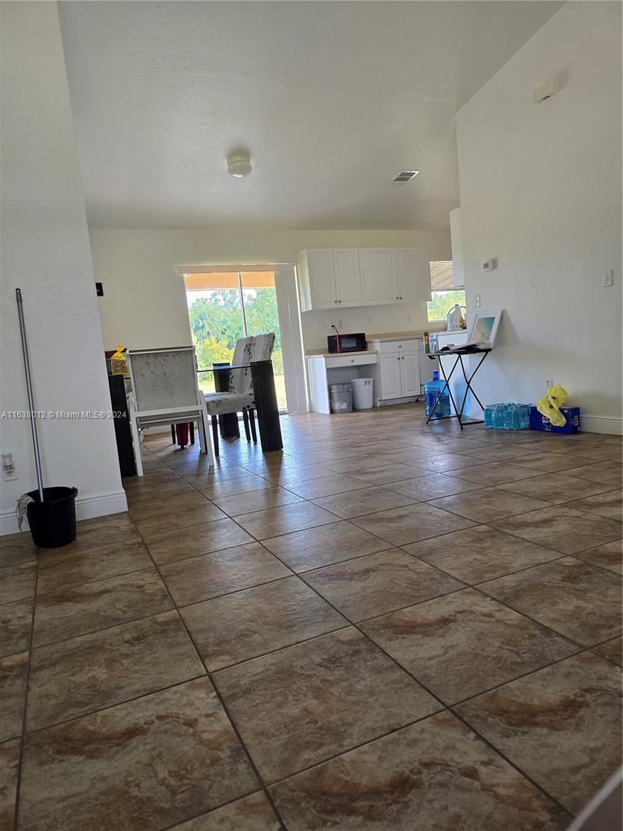 466 Rewing St Property Photo 4