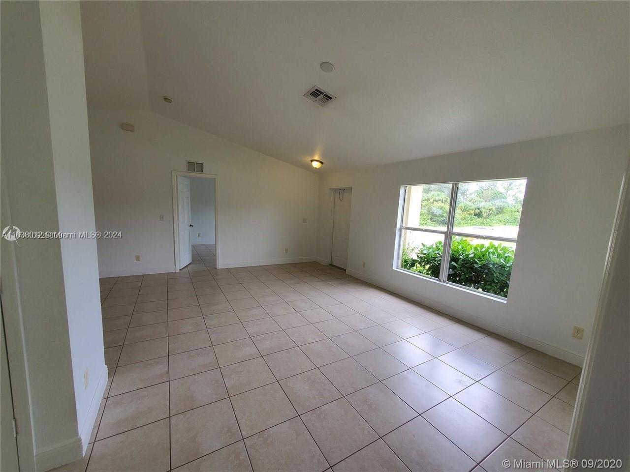 466 Rewing St Property Photo 5
