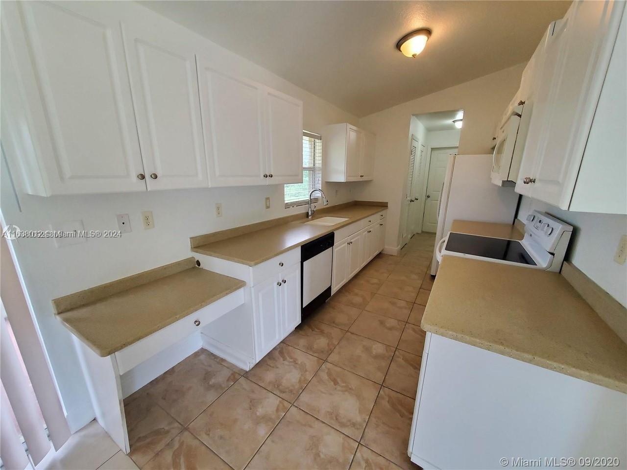 466 Rewing St Property Photo 22