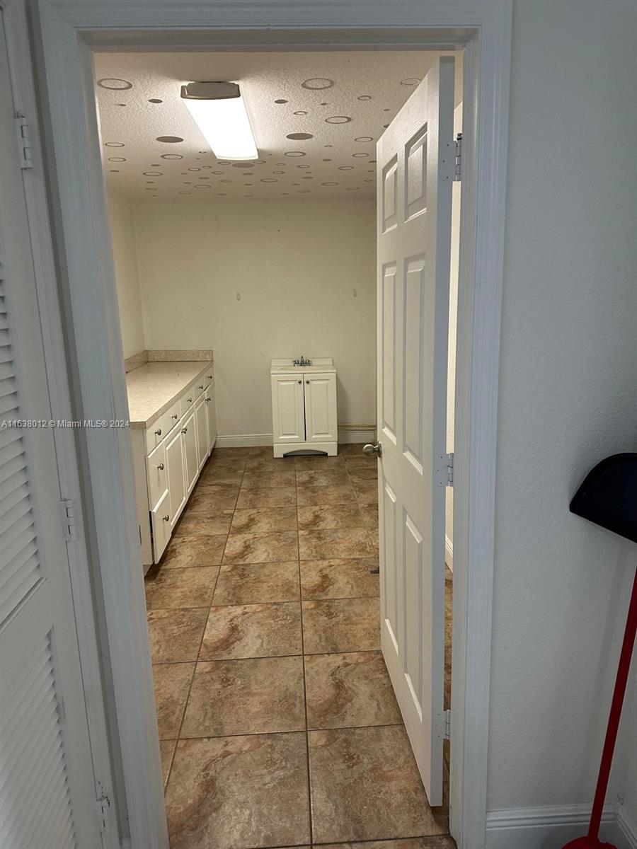 466 Rewing St Property Photo 27