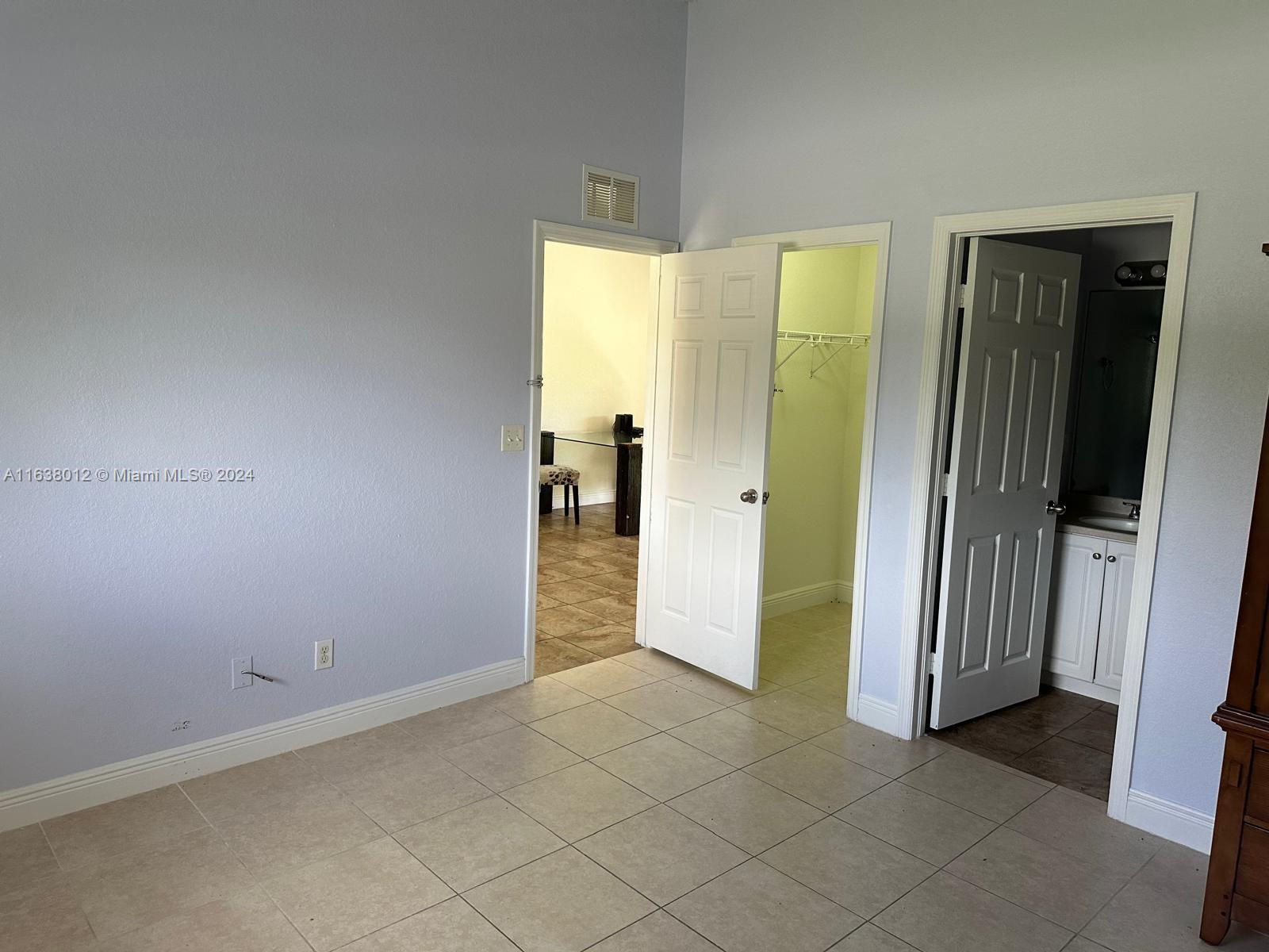 466 Rewing St Property Photo 29