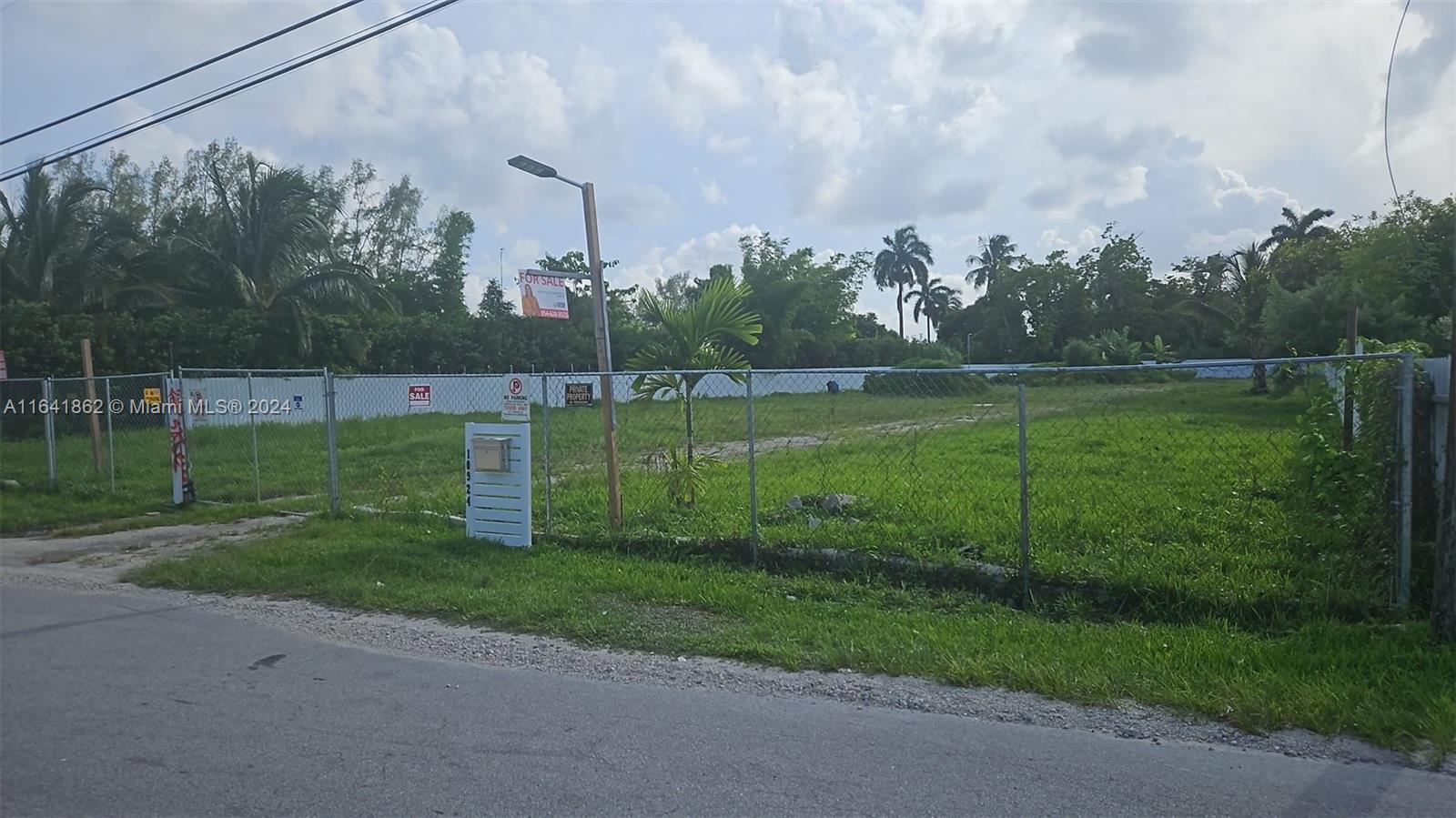 10924 Nw 18th Ave Property Photo 3