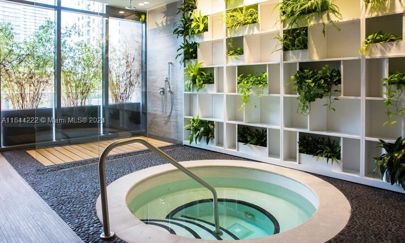 45 Sw 9th St 1005 Property Photo 13