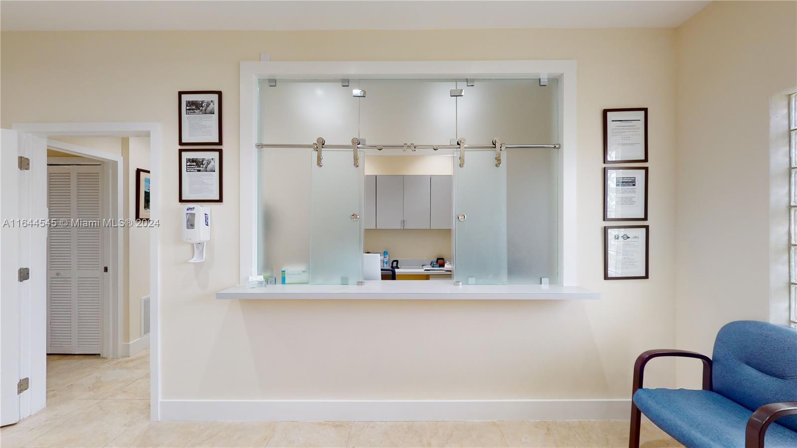 235 W 49th St Property Photo