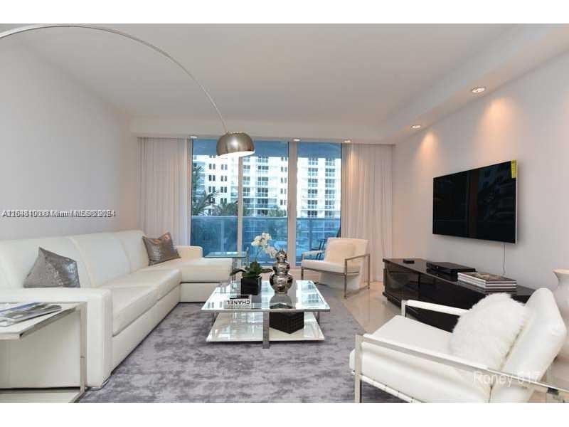 2301 Collins Ave 617 Property Photo 2
