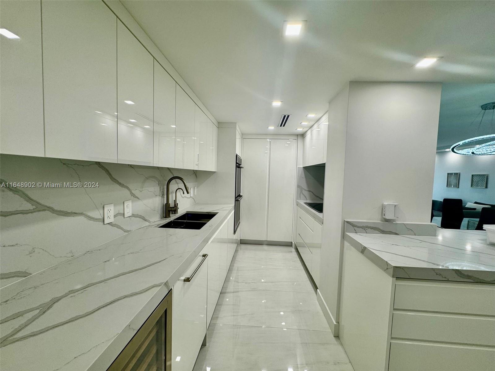 9801 Collins Ave 5U Property Photo 1