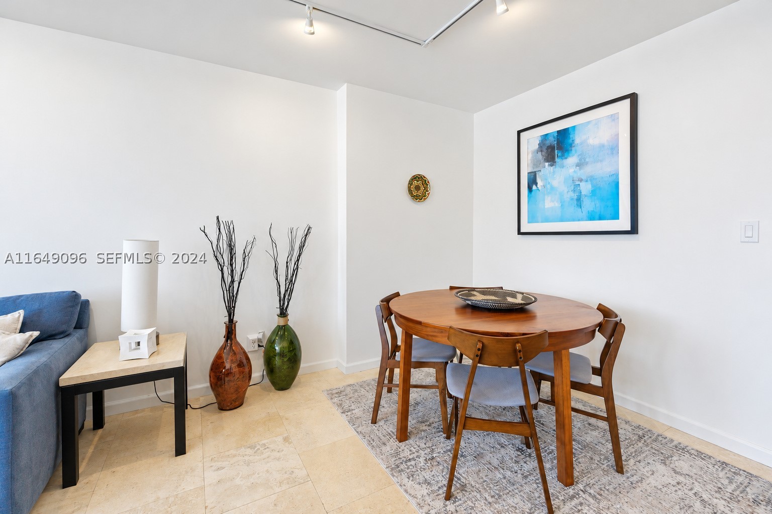 A11649096 Property Photo 6