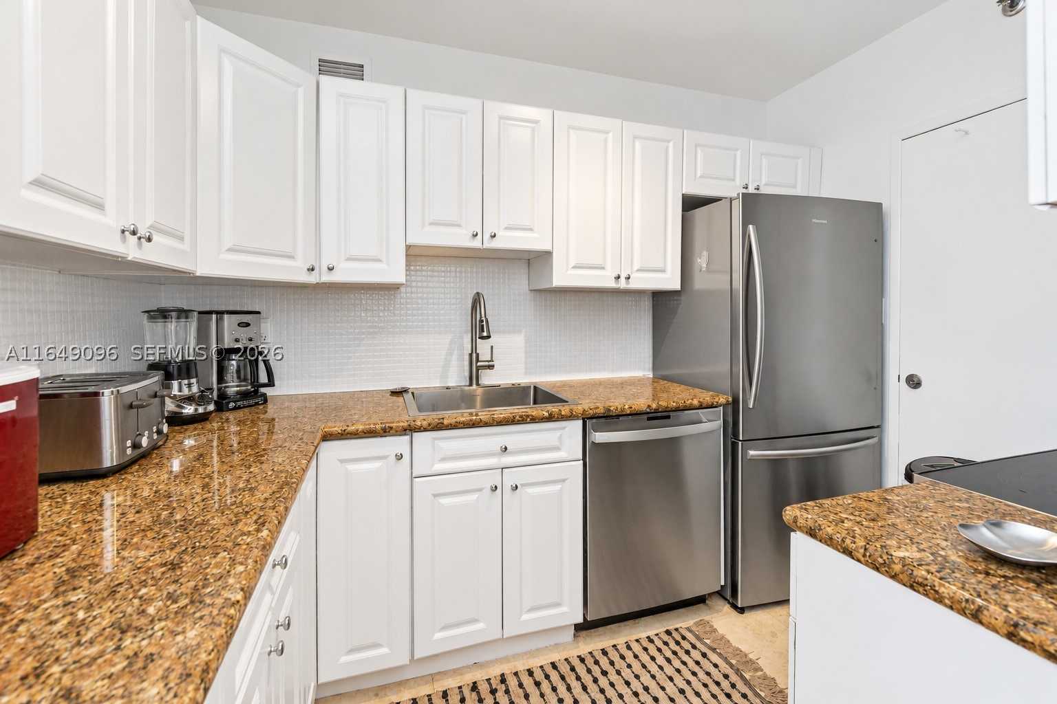 A11649096 Property Photo 8