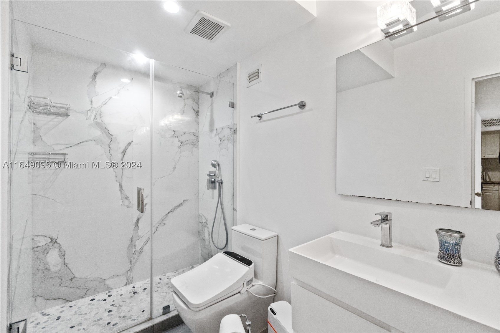A11649096 Property Photo 14