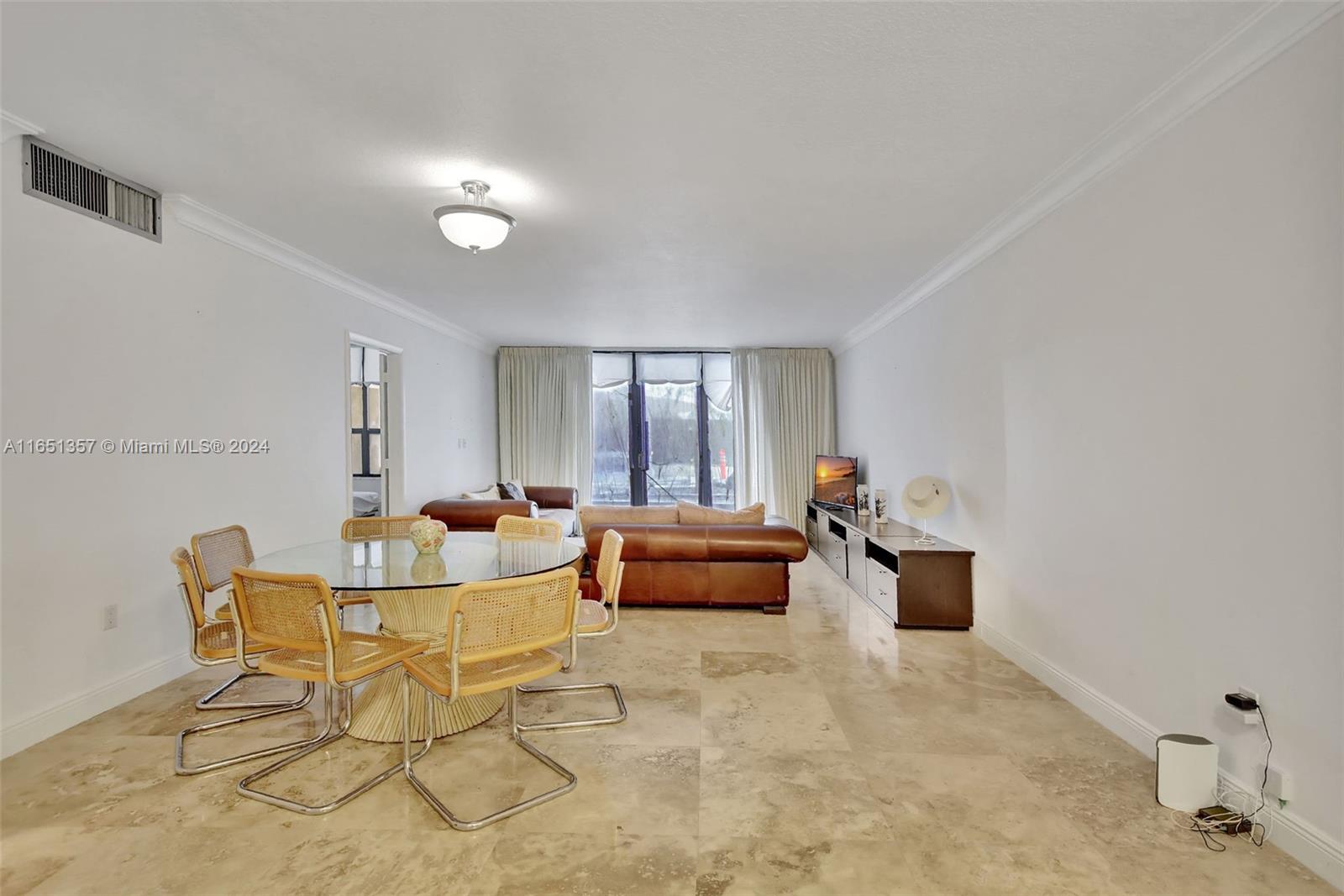 9801 Collins Ave 3t Property Photo 3