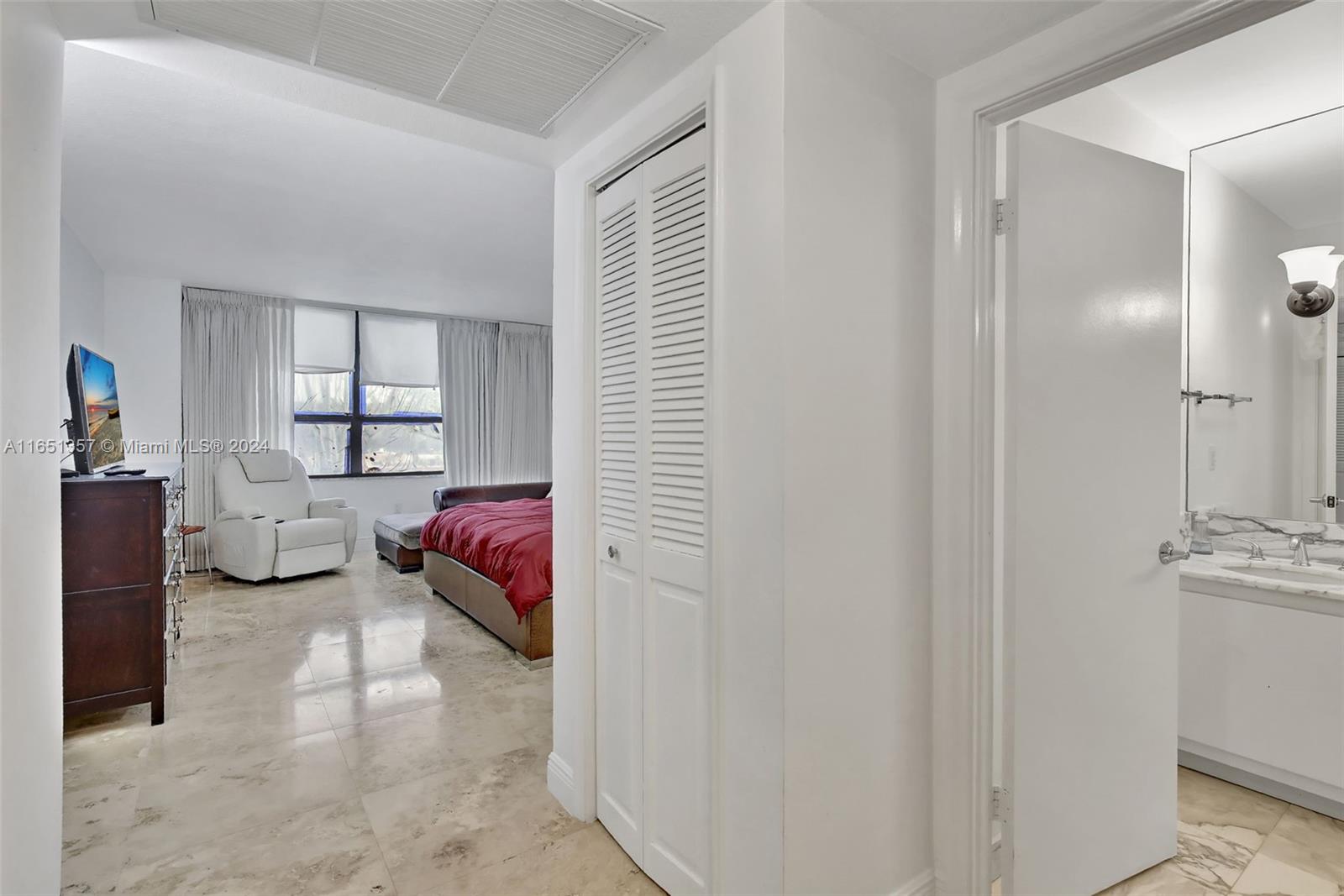 9801 Collins Ave 3t Property Photo 18
