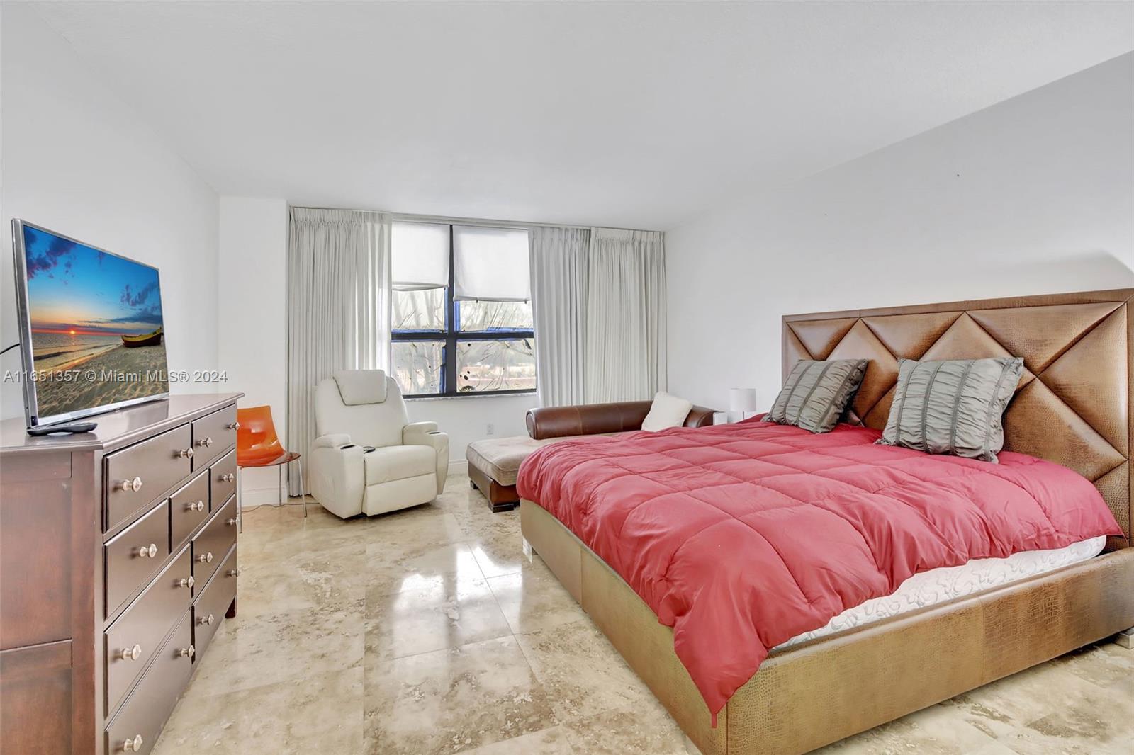 9801 Collins Ave 3t Property Photo 19