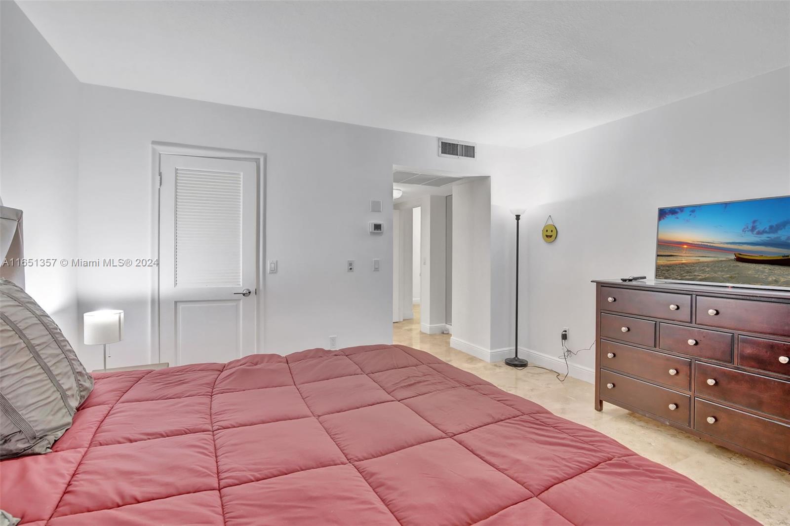 9801 Collins Ave 3t Property Photo 22