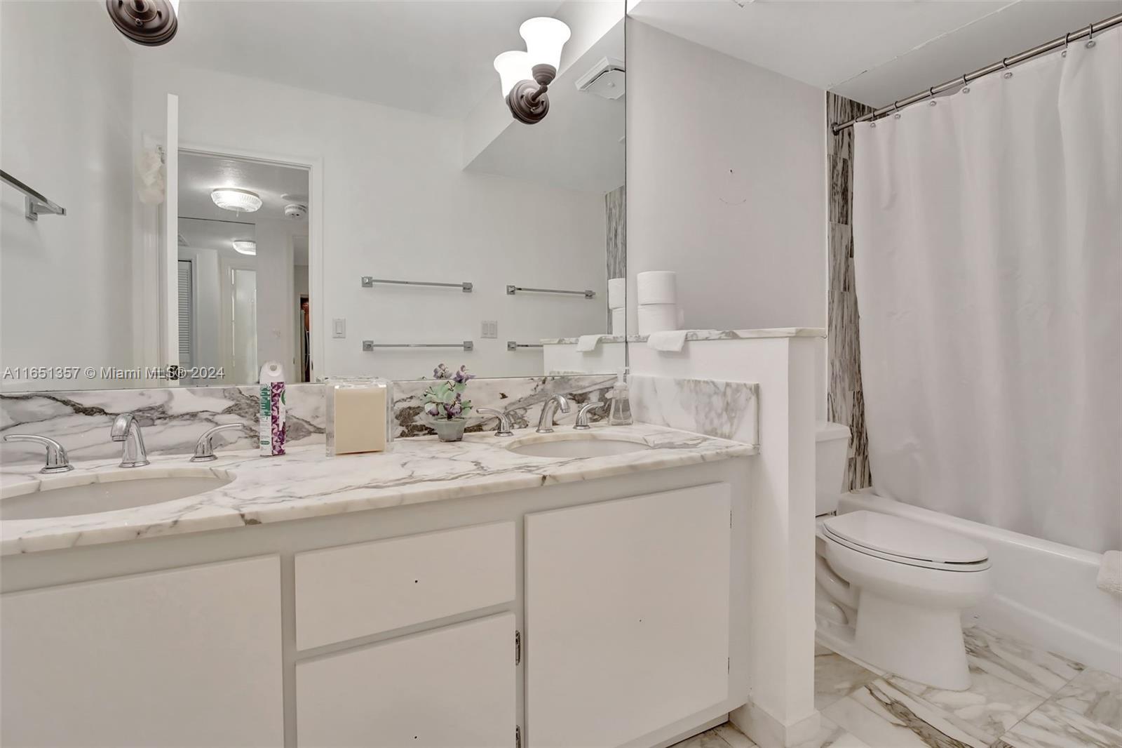 9801 Collins Ave 3t Property Photo 25
