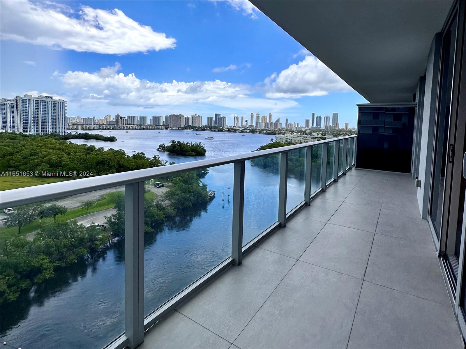 16385 Biscayne Blvd 1201 Property Photo 2