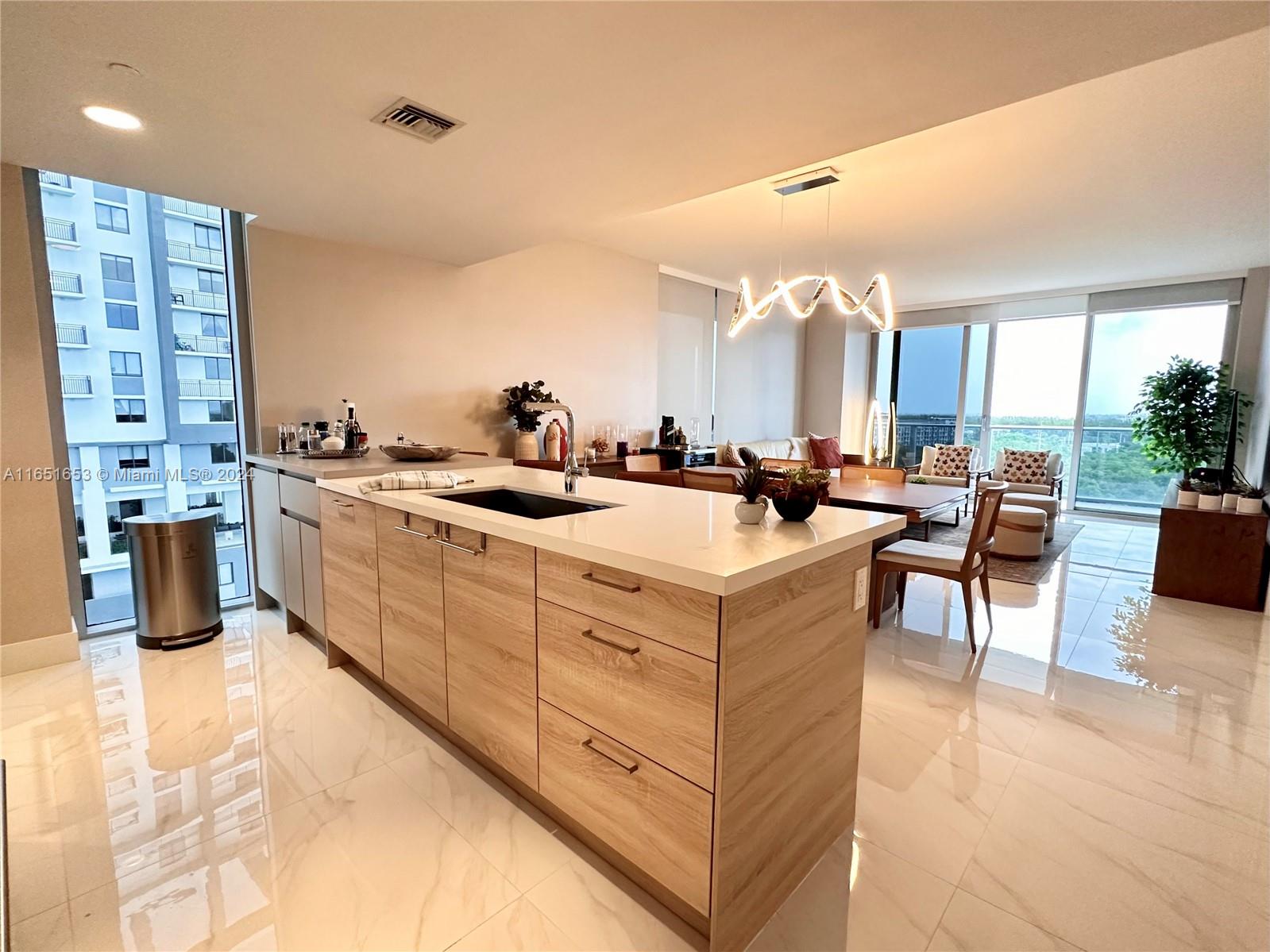 16385 Biscayne Blvd 1201 Property Photo 4