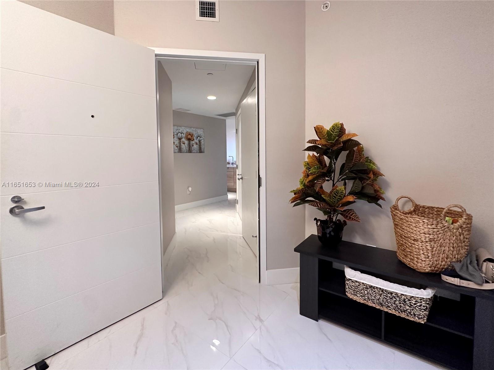 16385 Biscayne Blvd 1201 Property Photo 7