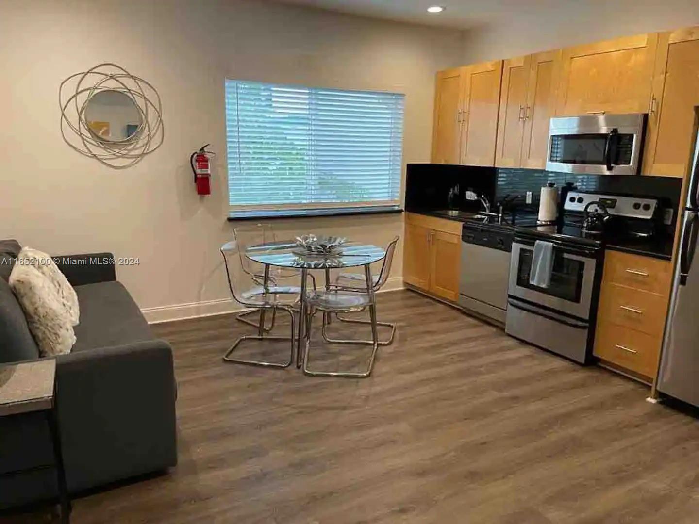 2615 Collins Ave 24 Property Photo 9