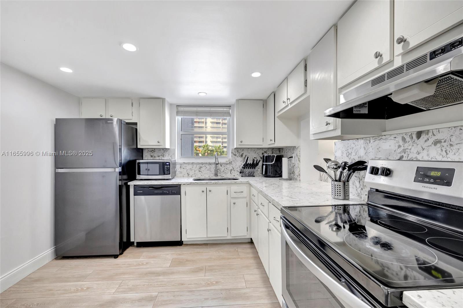 3015 N Ocean Blvd 6a Property Photo 10