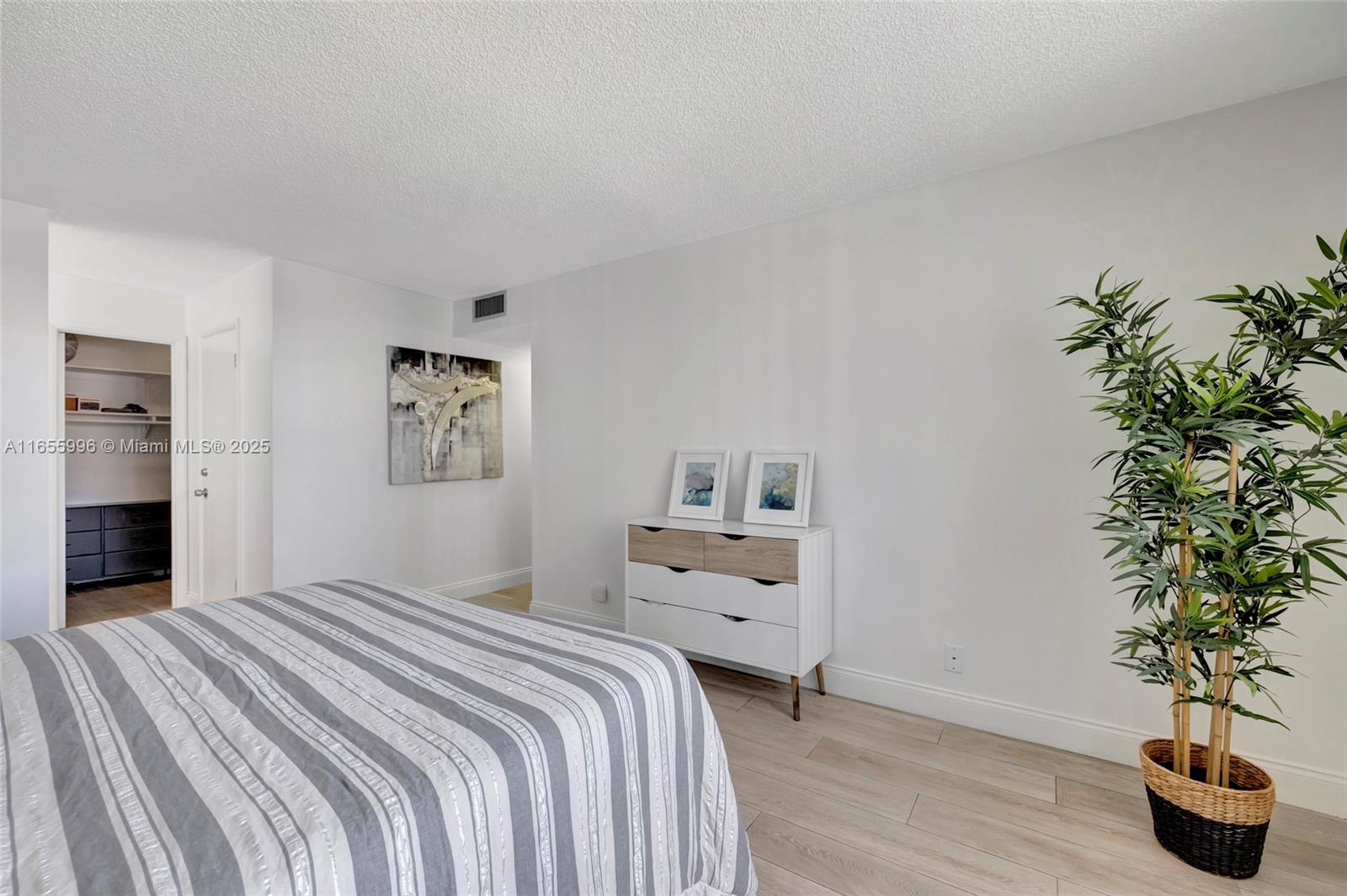 3015 N Ocean Blvd 6a Property Photo 14