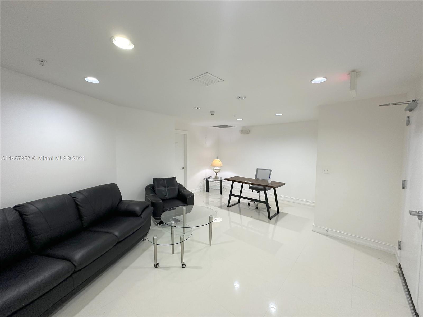 900 Biscayne Blvd O-1403 Property Photo 3