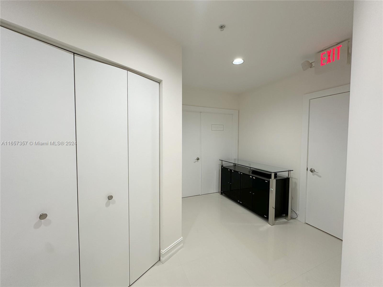 900 Biscayne Blvd O-1403 Property Photo 13