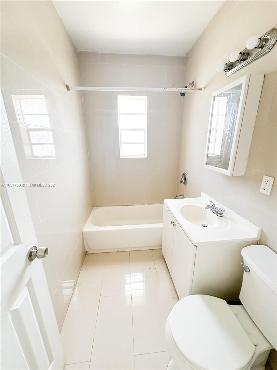 2140 Bay Dr Property Photo 16