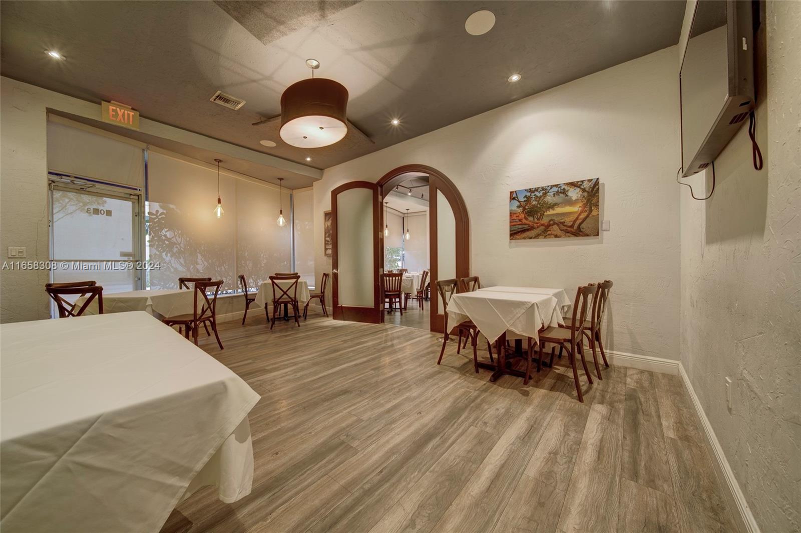 Full-service Restaurant W Coral Gables Property Photo 2