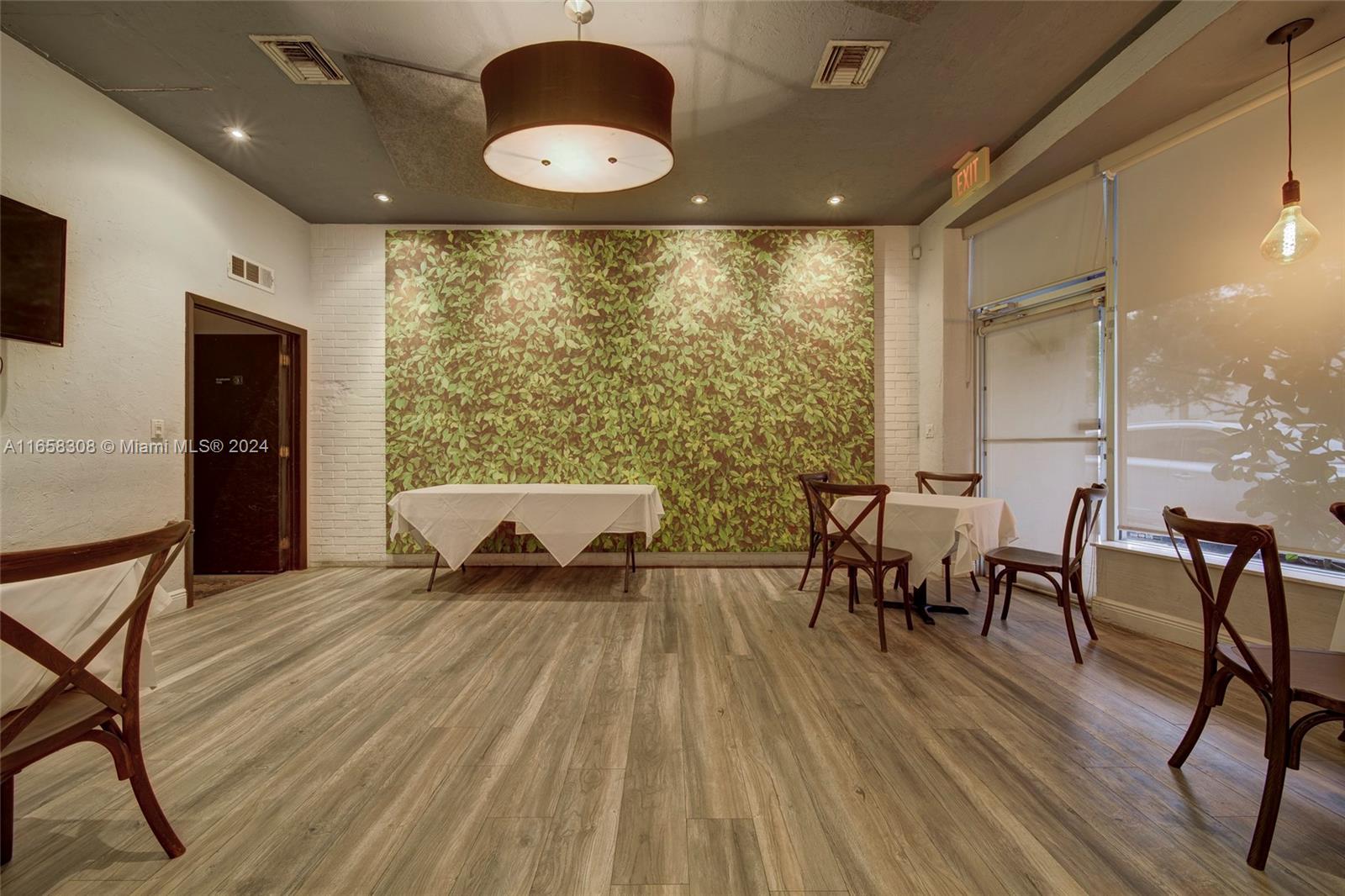 Full-service Restaurant W Coral Gables Property Photo 4