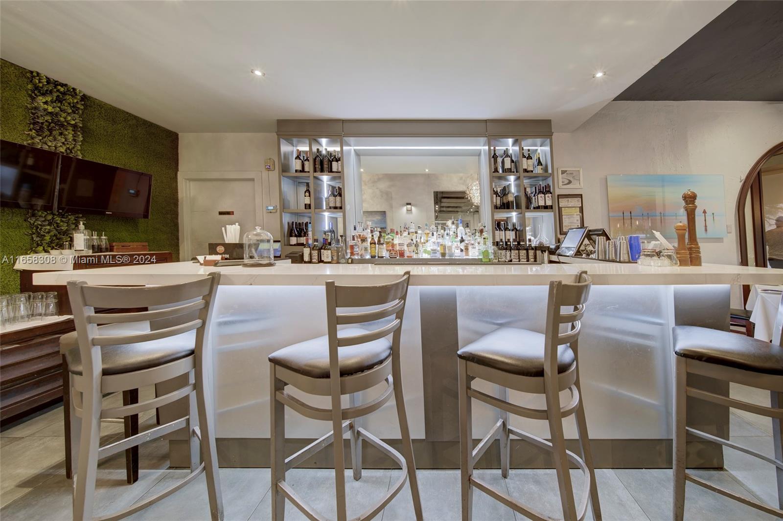 Full-service Restaurant W Coral Gables Property Photo 8