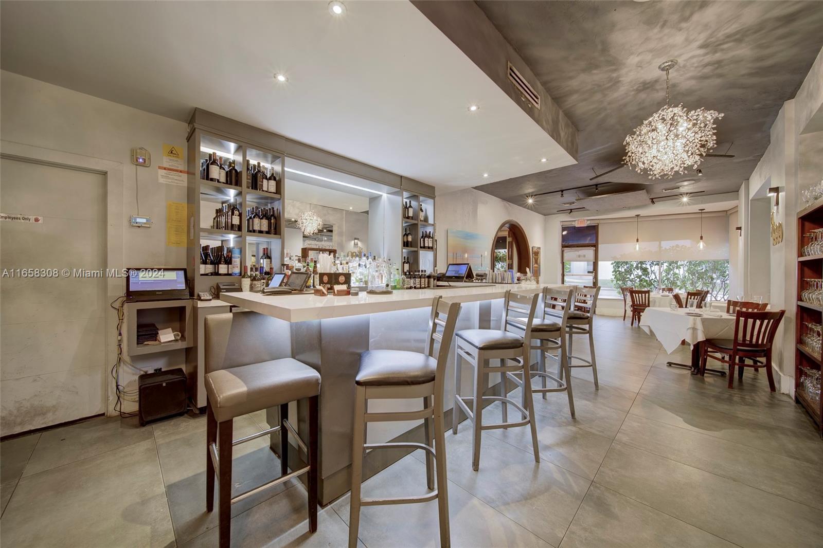 Full-service Restaurant W Coral Gables Property Photo 9