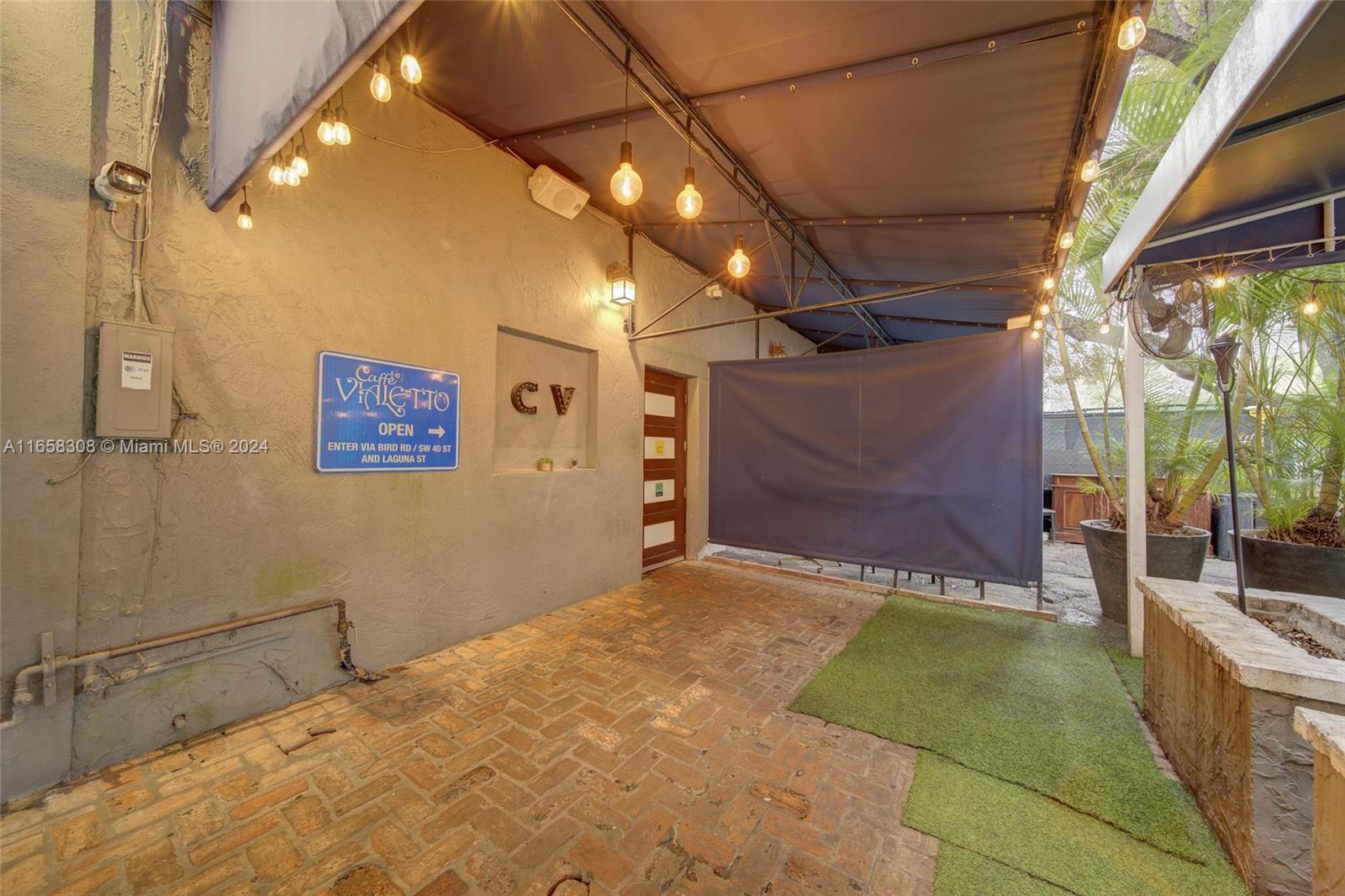 Full-service Restaurant W Coral Gables Property Photo 32