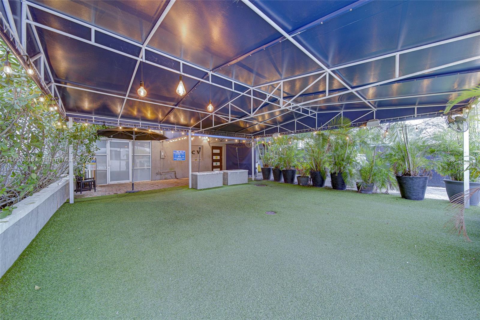 Full-service Restaurant W Coral Gables Property Photo 33